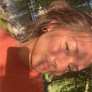 Meet your Posher, Alexia